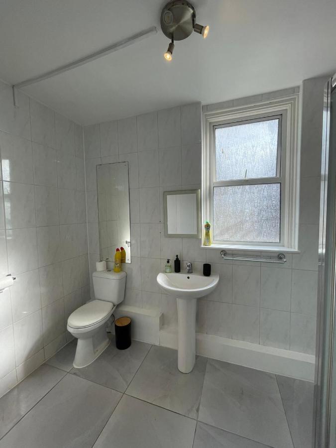 Amazing 3 Bedroom Flat Minutes From Tower Bridge London Bagian luar foto